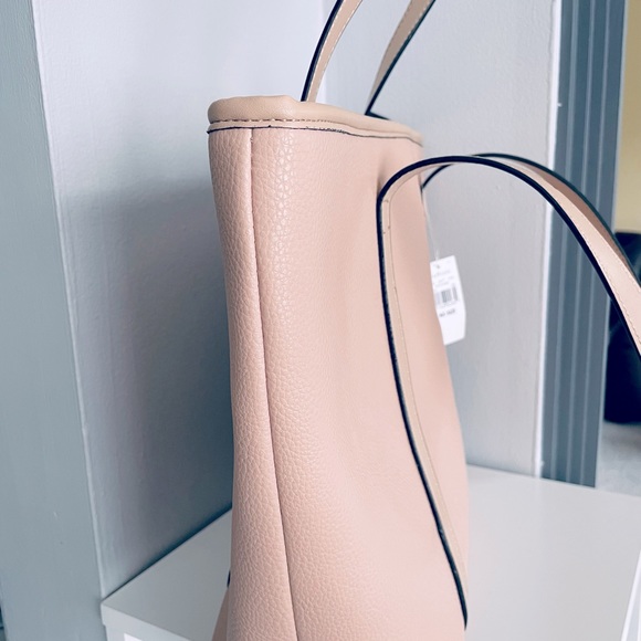 Van Heusen Tote - Picture 7 of 8